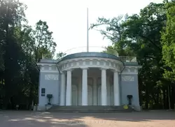 Павильон с флагштоком Павильон с флагштоком