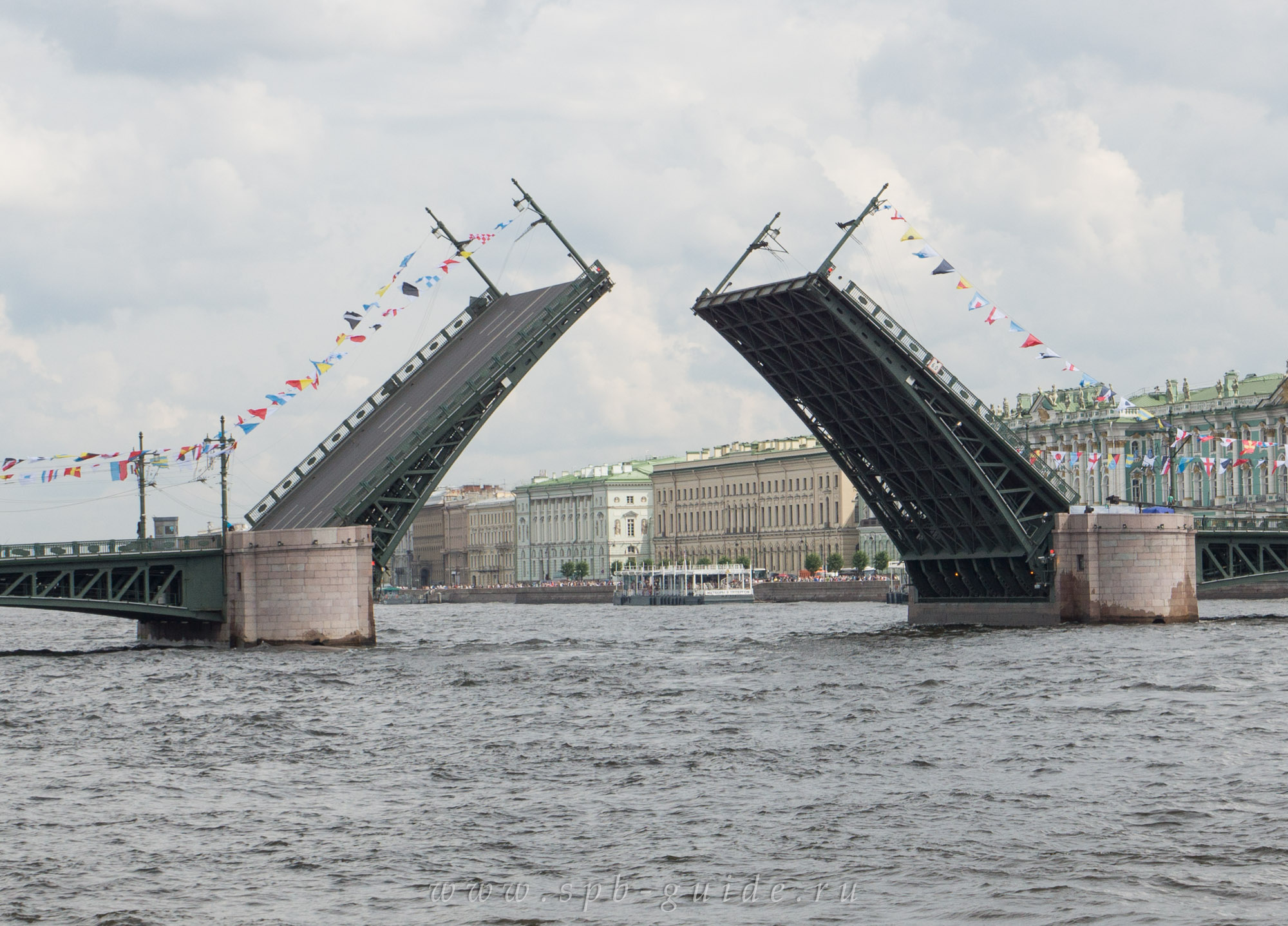 Сведение Дворцового моста
