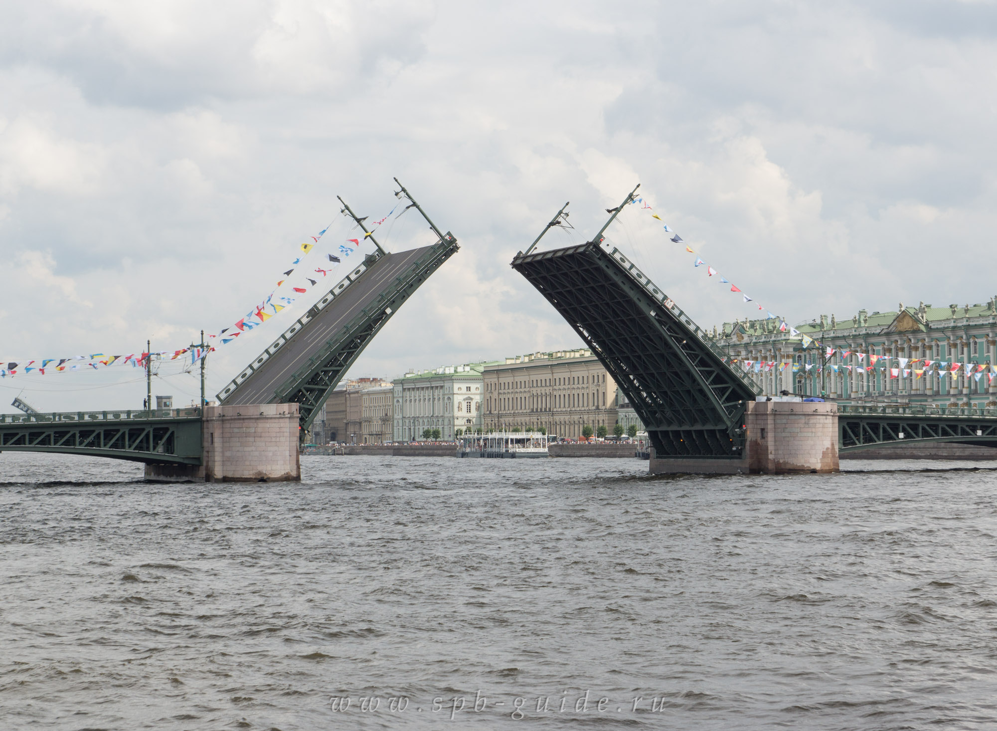 Сведение Дворцового моста фото Сведение Дворцового моста фото