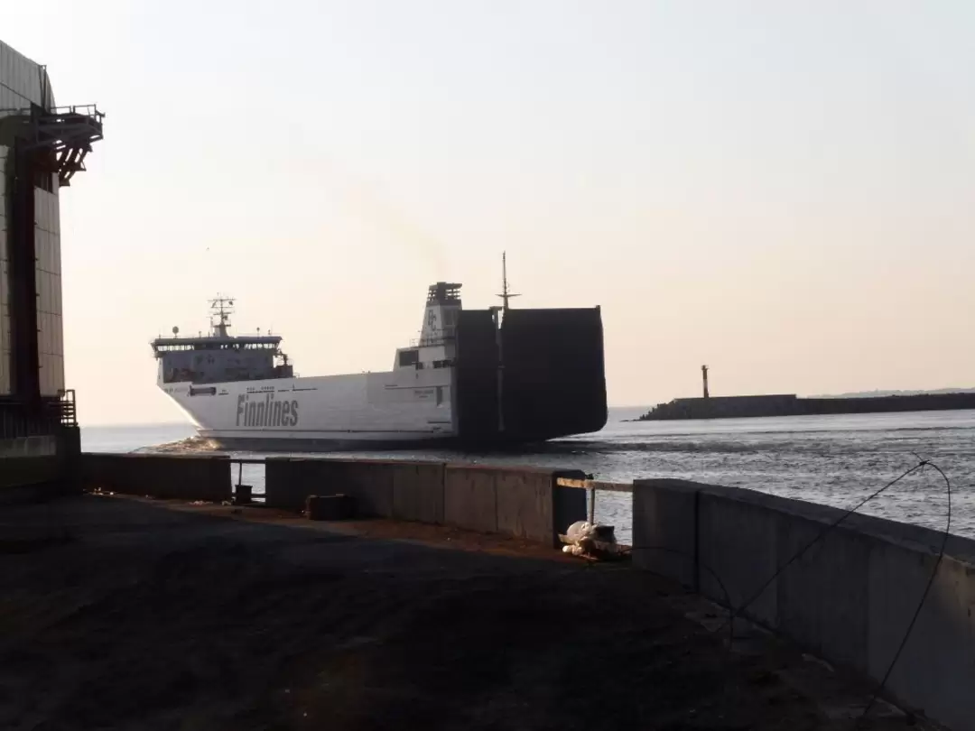 Дамба в Санкт-Петербурге, ролкер «Birka Carrier»
