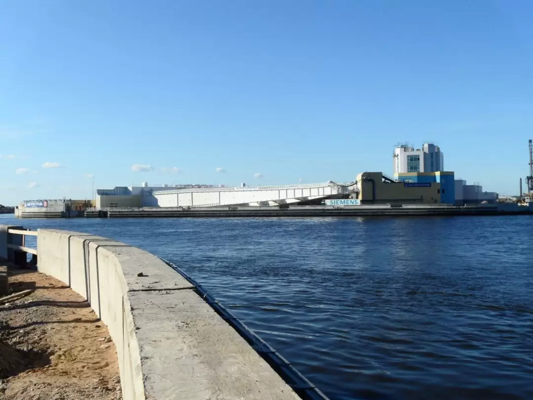Дамба в Санкт-Петербурге, судопропускное сооружение