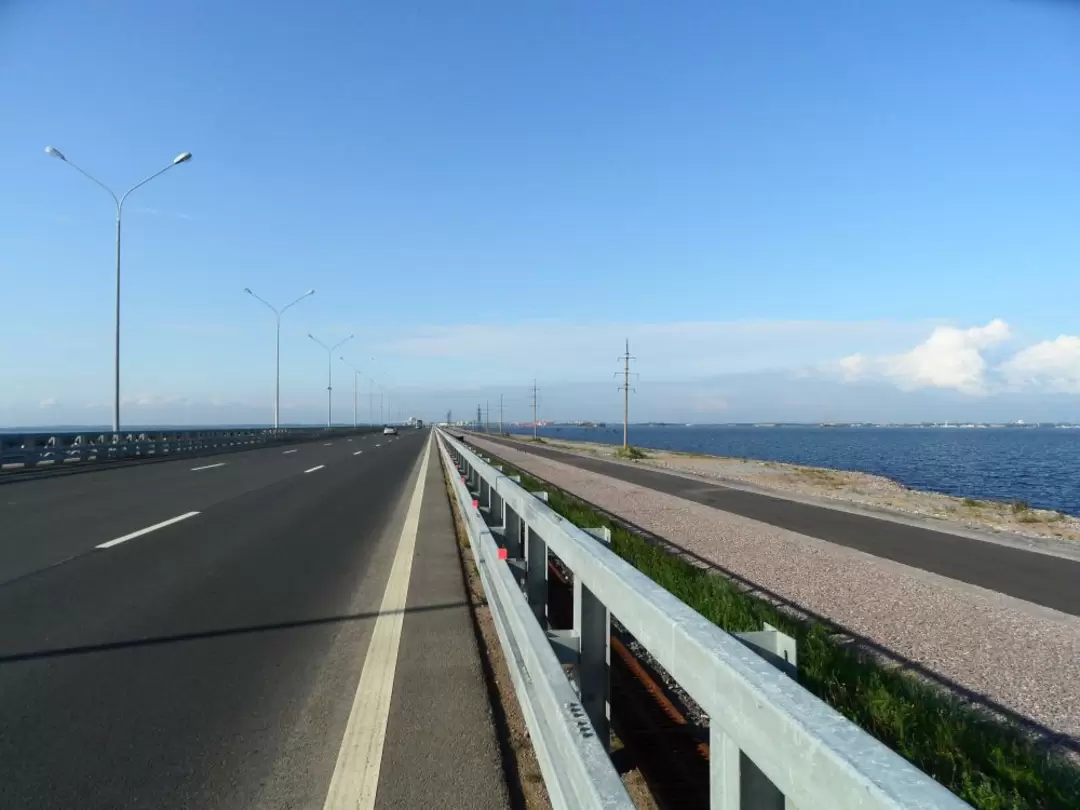 Дамба в Санкт-Петербурге, вид в сторону Кронштадта