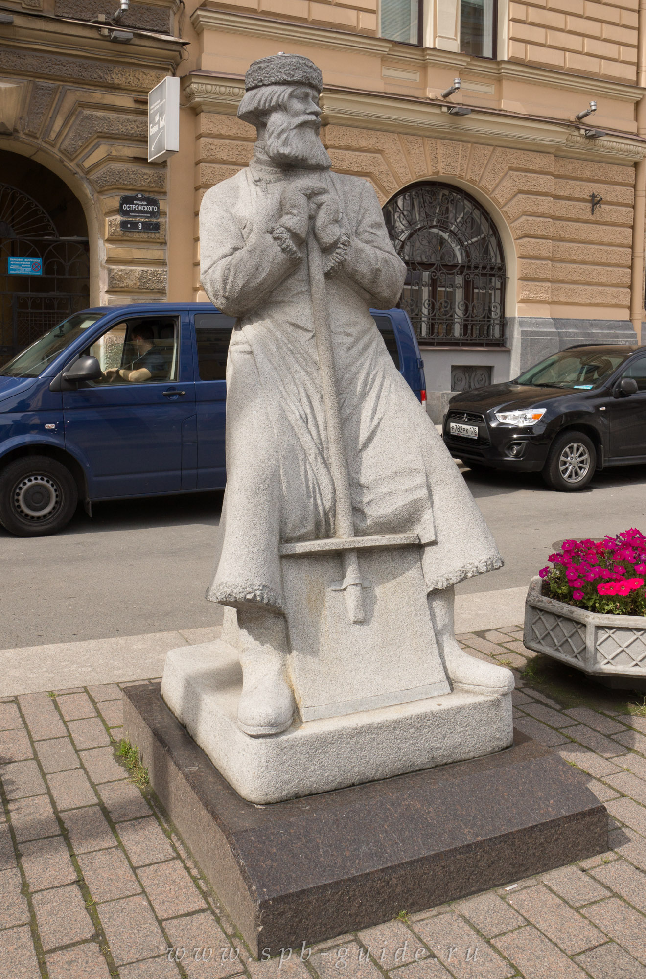 Памятник дворнику в Санкт-Петербурге
