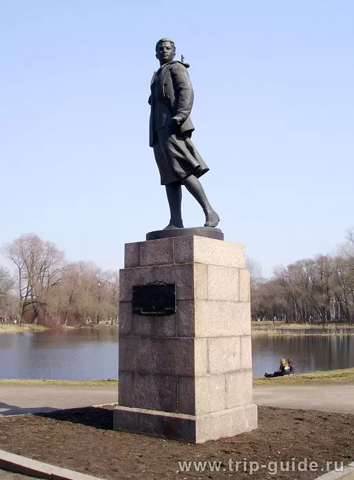 Памятник Зое Космодемьянской в Парке Победы Памятник Зое Космодемьянской в Парке Победы