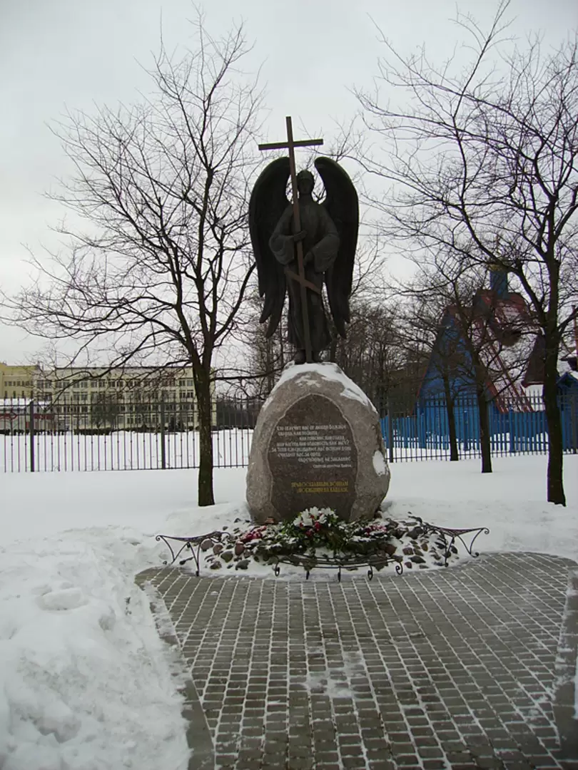 Памятник православным воинам, погибшим на Кавказе в Малоохтинском парке Памятник православным воинам, погибшим на Кавказе в Малоохтинском парке