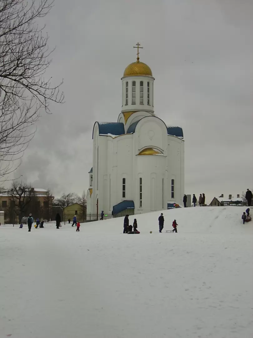 Храм Успения Пресвятой Богородицы в Малоохтинском парке Храм Успения Пресвятой Богородицы в Малоохтинском парке