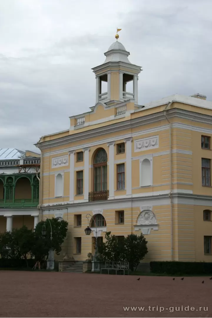 Павловский дворец — двухэтажный флигель