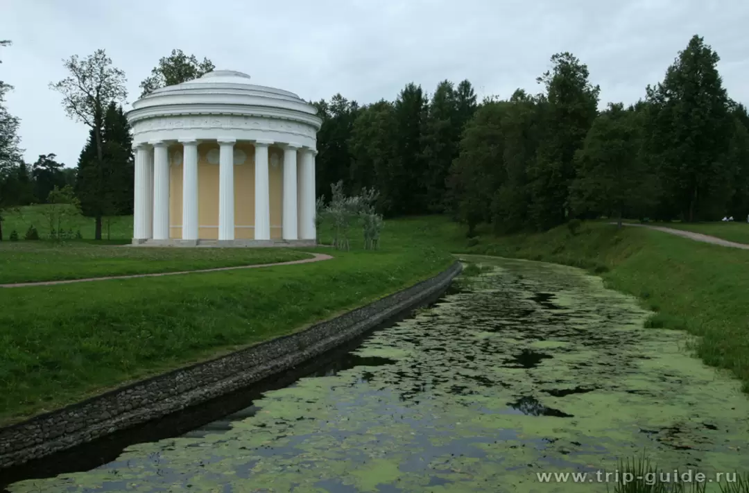Храм Дружбы и река Славянка Храм Дружбы и река Славянка