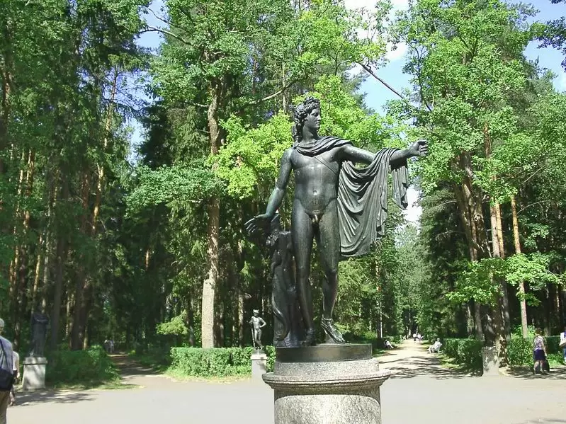 Павловск, Площадь «Двенадцать дорожек» Павловск, Площадь «Двенадцать дорожек»