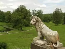 Львы на Большой Каменной лестнице в Павловске Львы на Большой Каменной лестнице в Павловске