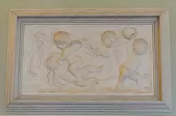 «Драка амуров» Ф. Дюкенуа, 18 век, Белый зал Гатчинского дворца