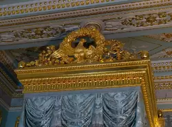 Двуглавый орёл над альковом императрицы Марии Фёдоровны
