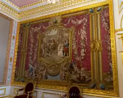 Гатчинский дворец, Малиновая гостиная — гобелен «Выезд Санчо Панса на остров Баратарио»