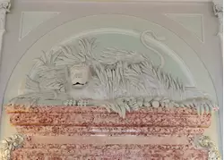 Изображение льва в колосьях пшеницы в Белом зале над дверью, реставрация Л.А. Стрижевой