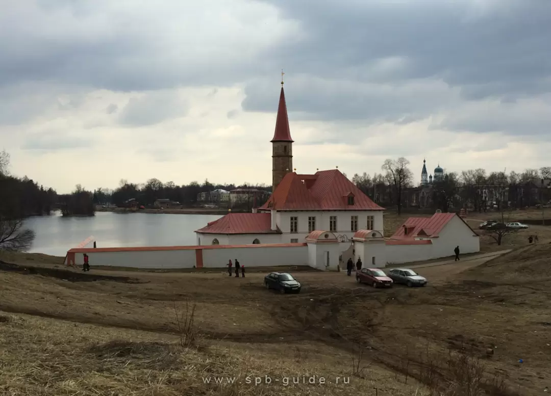 Приоратский дворец в Гатчине Приоратский дворец в Гатчине