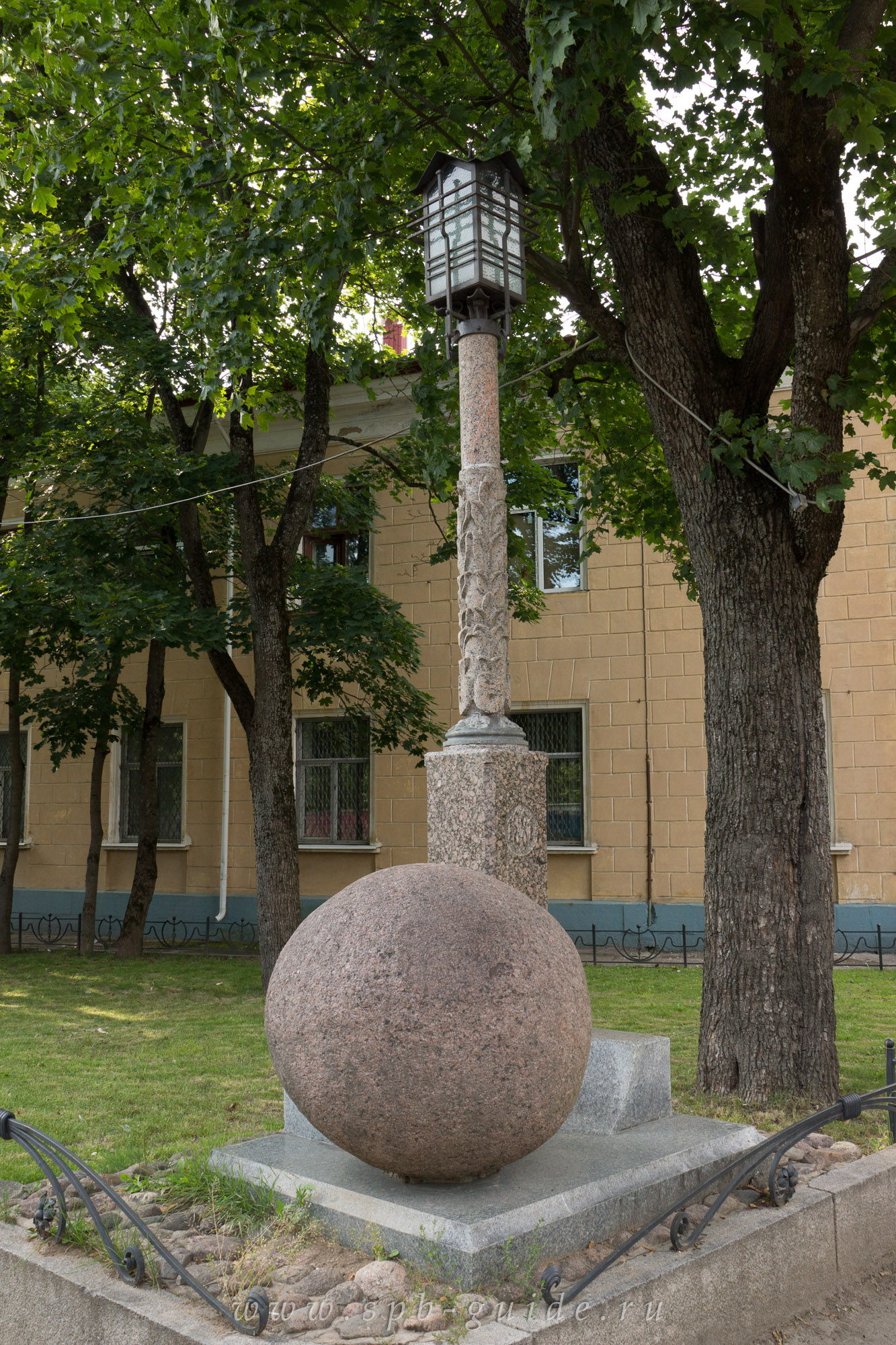 Памятник первому электрическому фонарю, фото 2