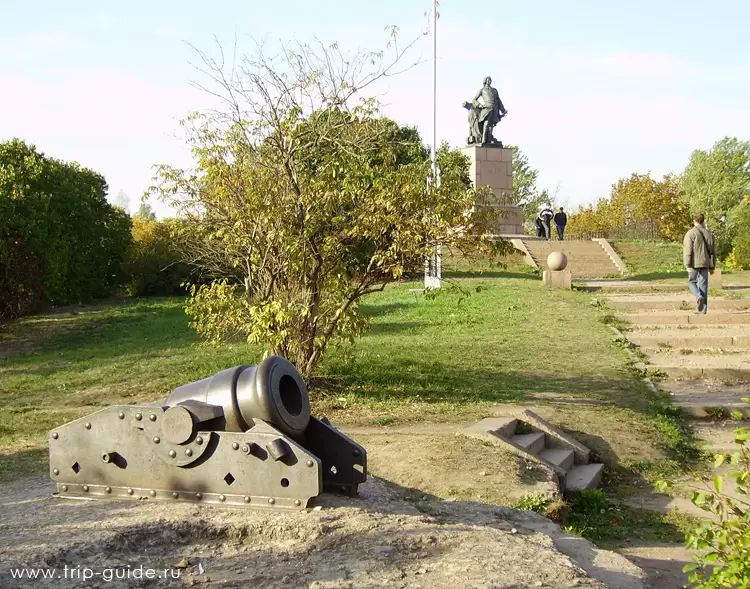 Выборг, памятник Петру в Петровском парке Выборг, памятник Петру в Петровском парке