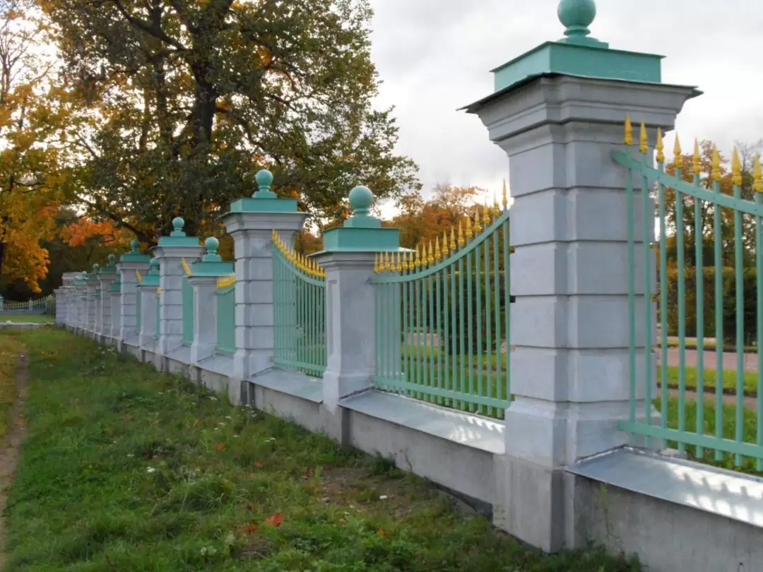 Северная ограда Нижнего парка в Ораниенбауме Северная ограда Нижнего парка в Ораниенбауме
