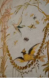 Китайский дворец в Ораниенбауме, тропические птицы на объёмном шёлке