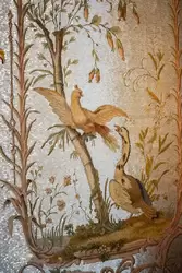 Тропические птицы на объёмном шёлке в Стеклярусном кабинете