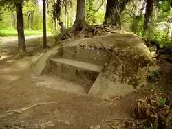 Ораниенбаум, каменная скамья Екатерины II
