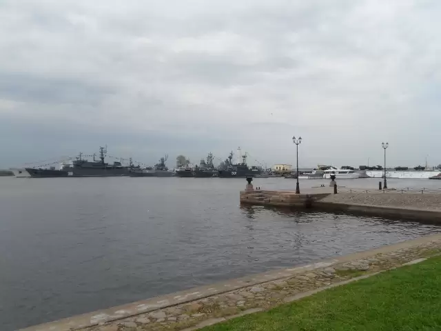 Средняя (Петровская) гавань Средняя (Петровская) гавань