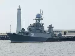 Военные корабли в Петровской гавани Военные корабли в Петровской гавани