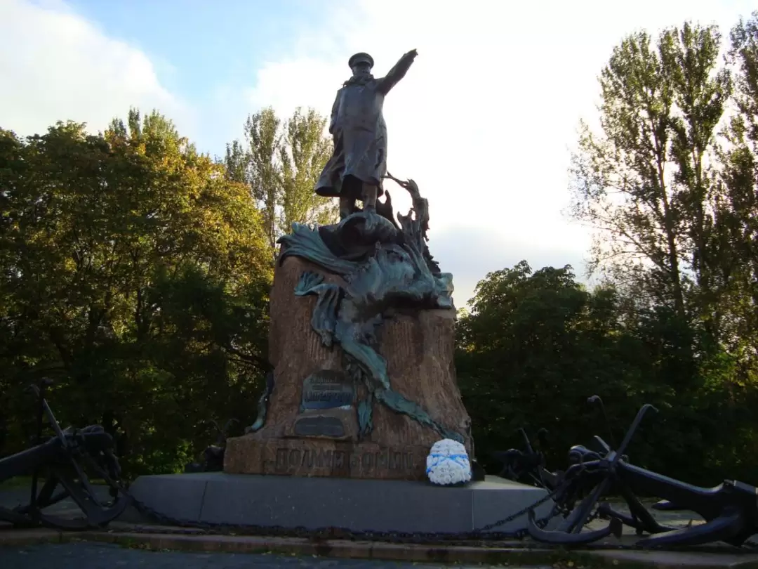 Памятник адмиралу Макарову