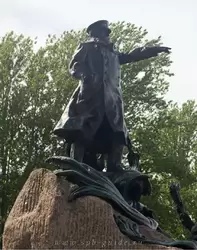 Памятник адмиралу Макарову Памятник адмиралу Макарову