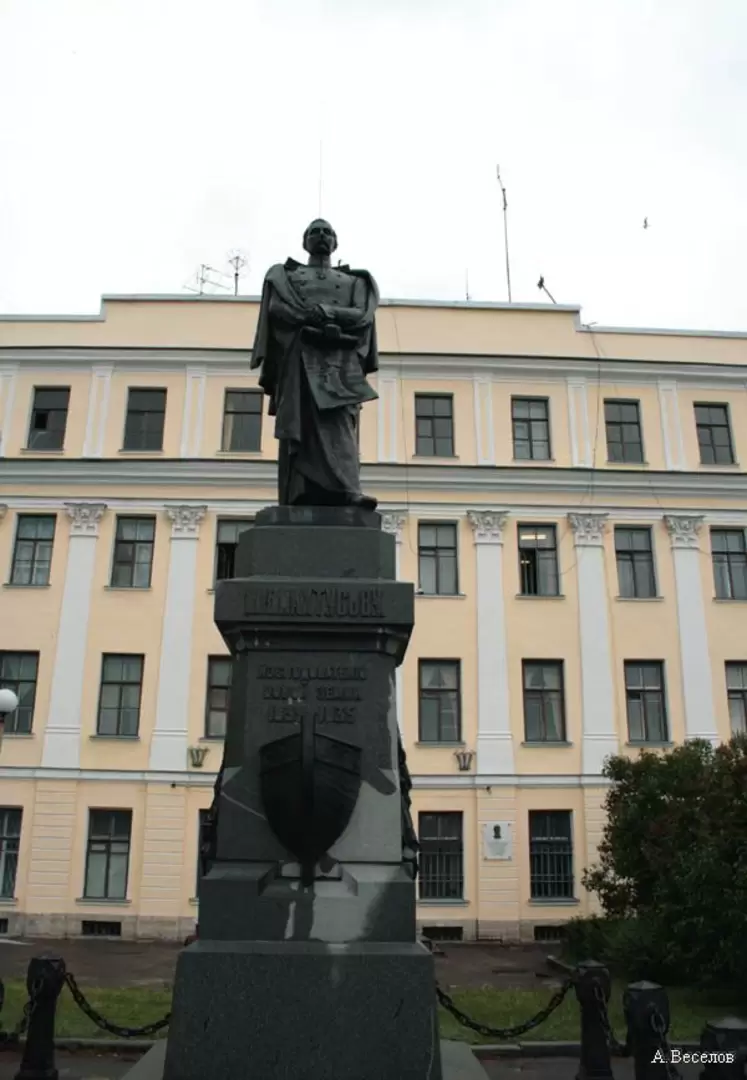 Кронштадт, памятник П.К. Пахтусову у Итальянского дворца
