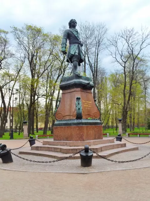 Памятник Петру Великому в Кронштадте Памятник Петру Великому в Кронштадте