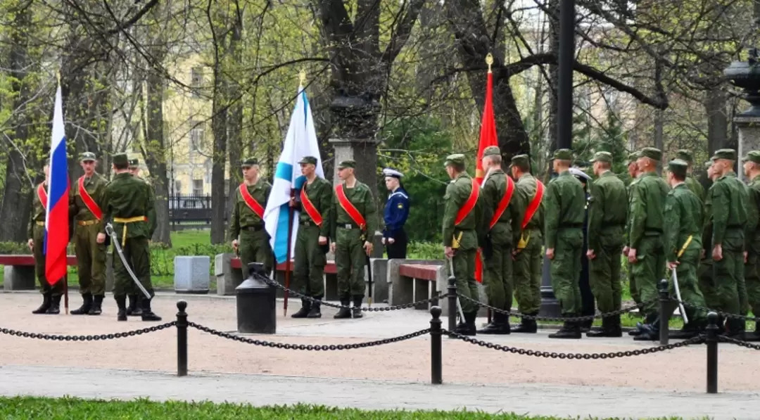 Рота Почётного караула на репетиции в Петровском парке Рота Почётного караула на репетиции в Петровском парке