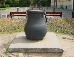 Памятник котлу и герб Кронштадта Памятник котлу и герб Кронштадта