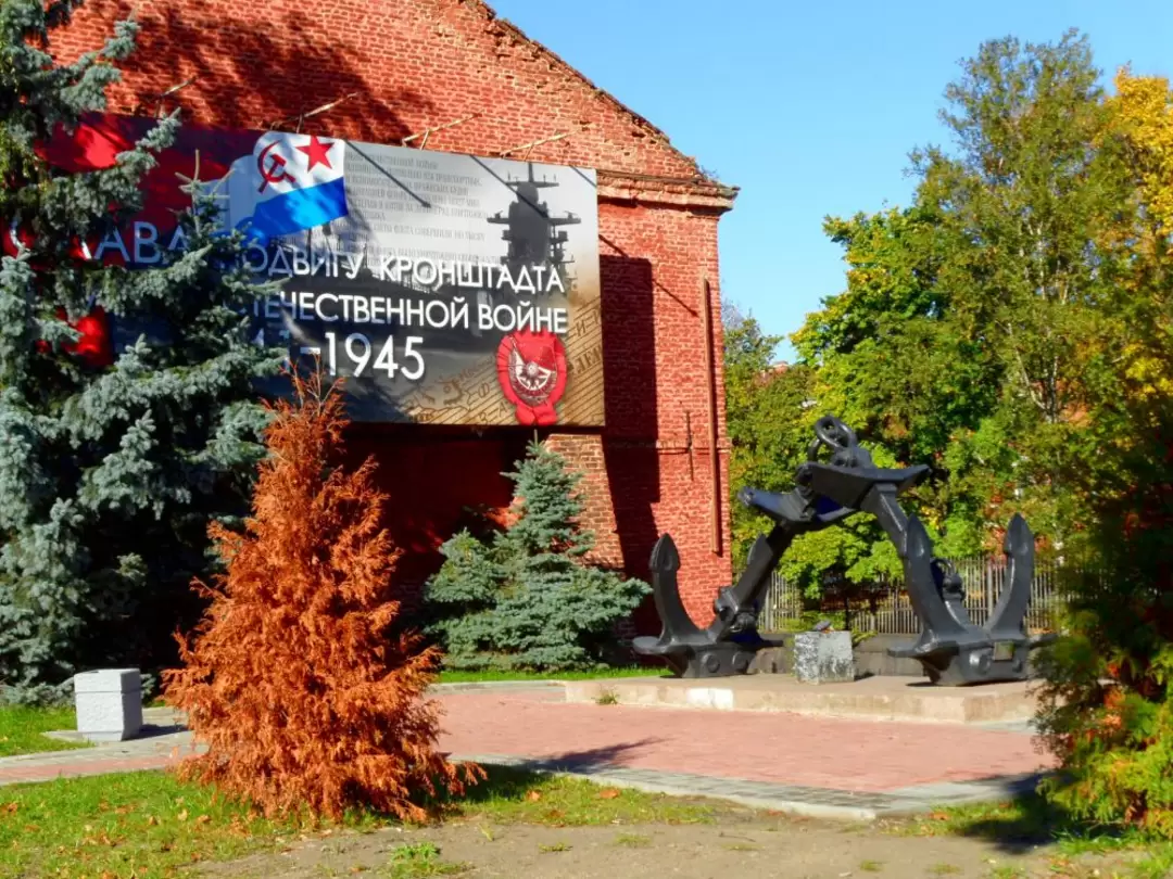 Вид на Провиантские магазины с Якорной площади