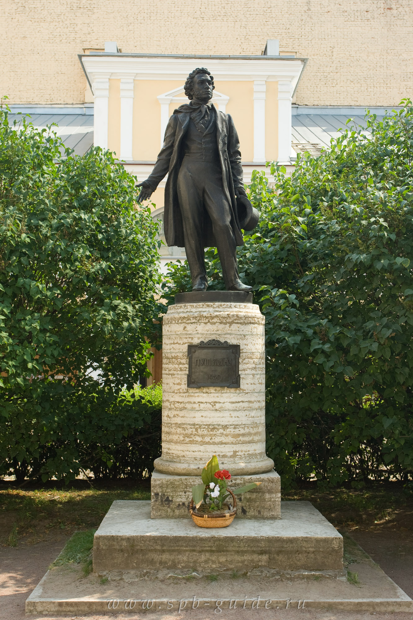 Памятник А.С. Пушкину в музее на Мойке 12 Памятник А.С. Пушкину в музее на Мойке 12