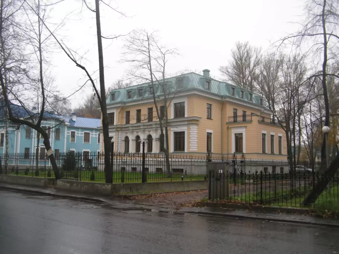 «Новодел» на месте дачи Елисеева