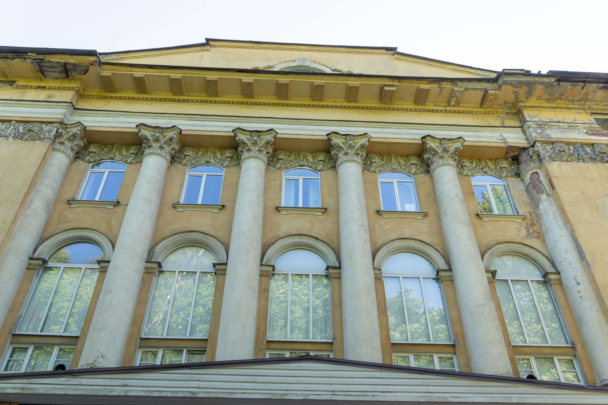 Здание Комитета Санкт-Петербургских сельскохозяйственных курсов, сейчас располагается Санкт-Петербургский морской рыбопромышленный колледж