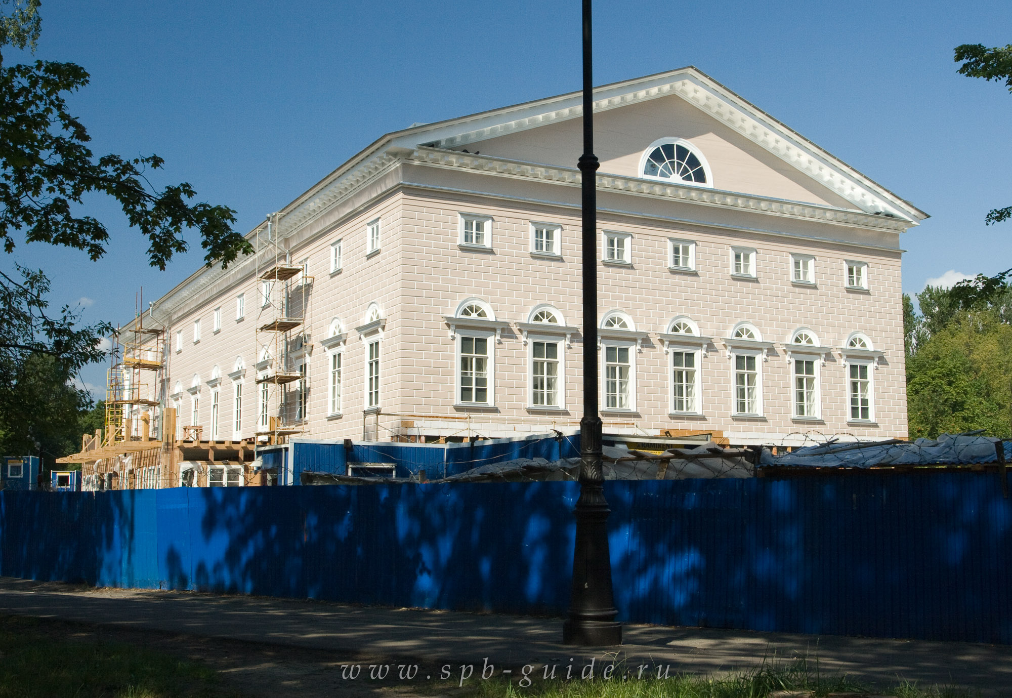 Каменноостровский театр на Каменном острове Каменноостровский театр на Каменном острове