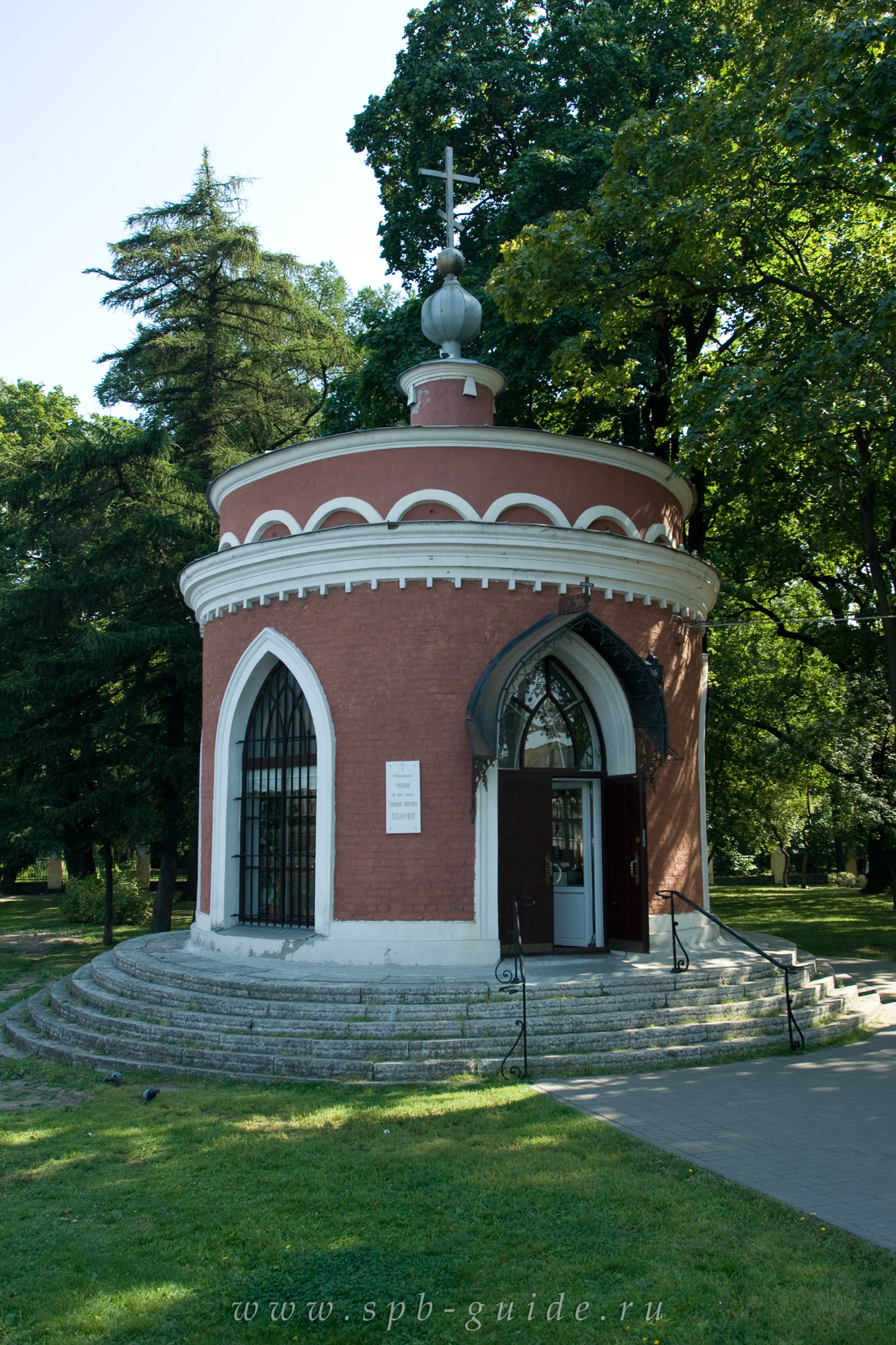 Часовня иконы Божией Матери «Всецарица», бывшая вахта Ушаковского моста