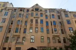 Дом с мефистофелем
