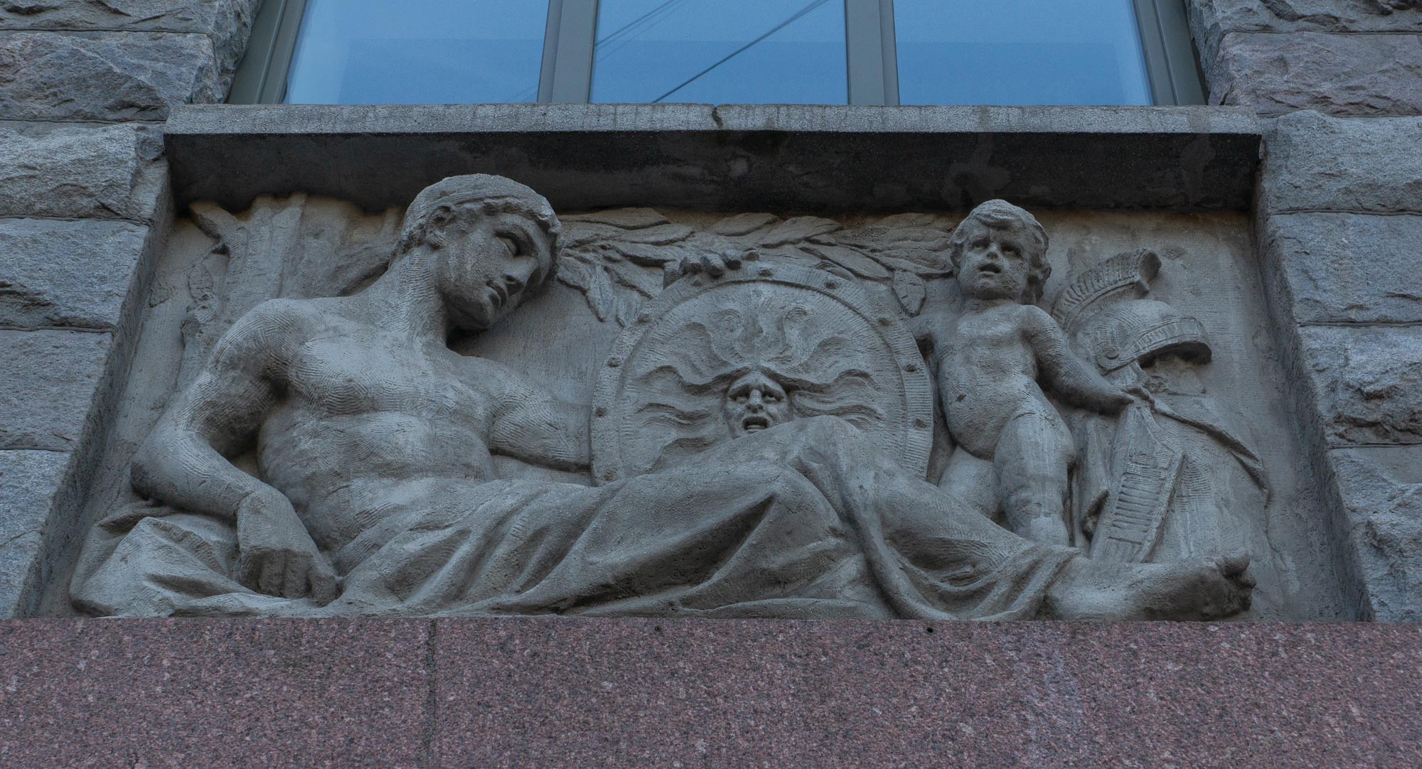 Доходный дом Е.П. Михайлова — барельеф Доходный дом Е.П. Михайлова — барельеф