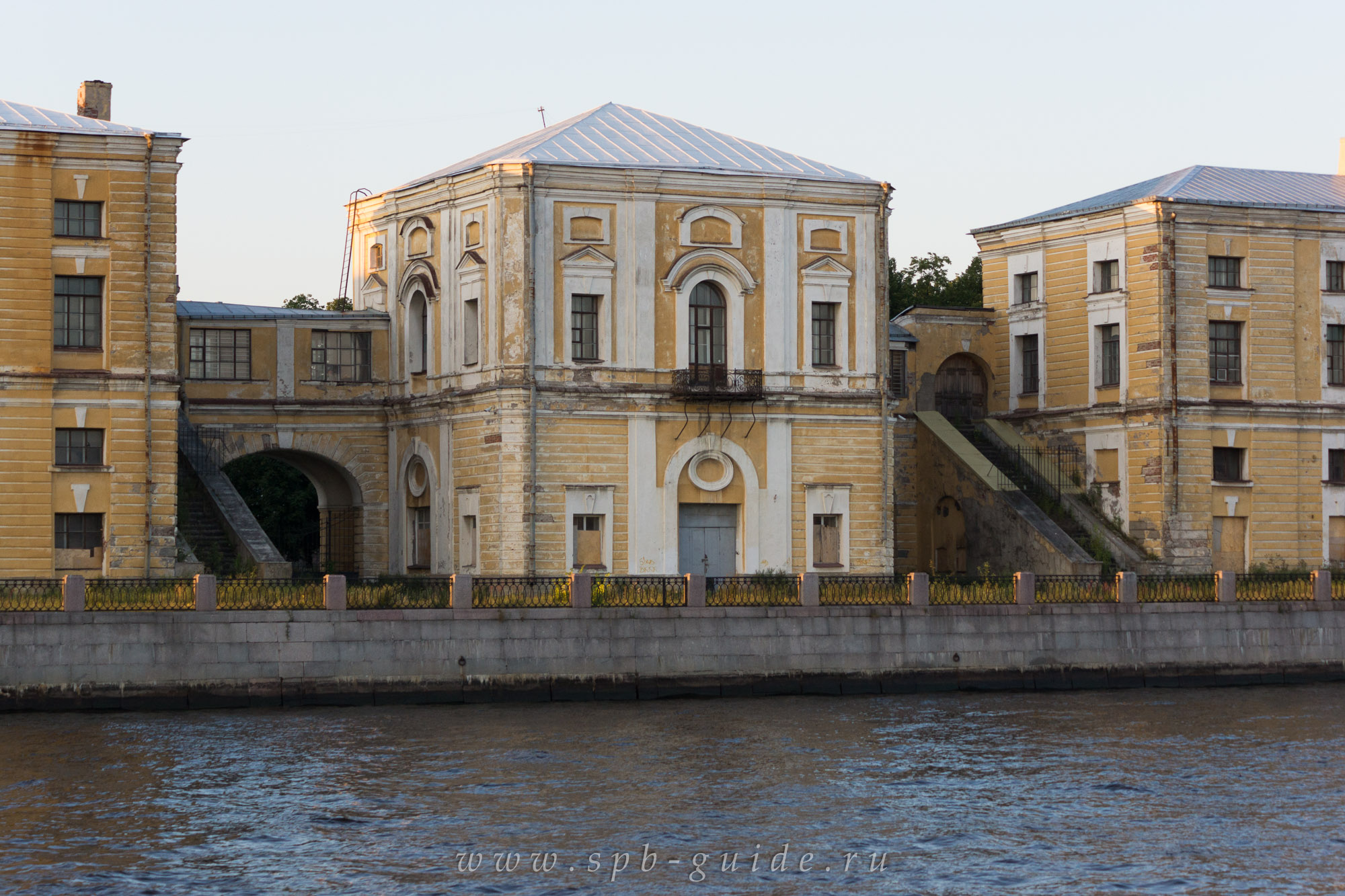 Дворец Бирона (Тучков Буян) — фото Дворец Бирона (Тучков Буян) — фото