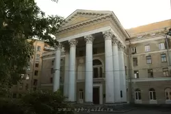 Здание «Ленфильма»