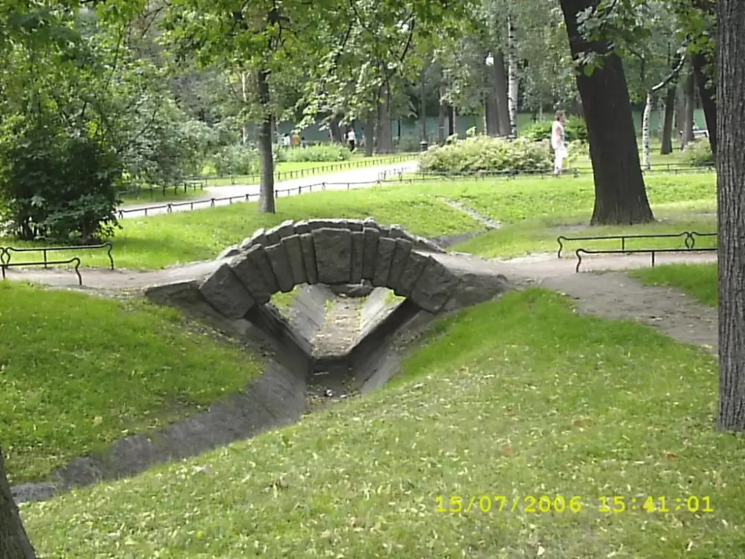 Парк у метро «Горьковская» в Санкт-Петербурге Парк у метро «Горьковская» в Санкт-Петербурге