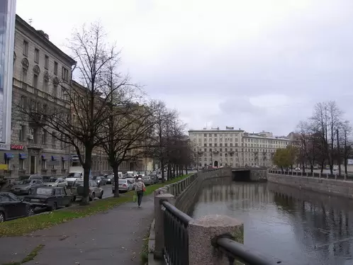Река Карповка, вид с Каменноостровского проспекта Река Карповка, вид с Каменноостровского проспекта