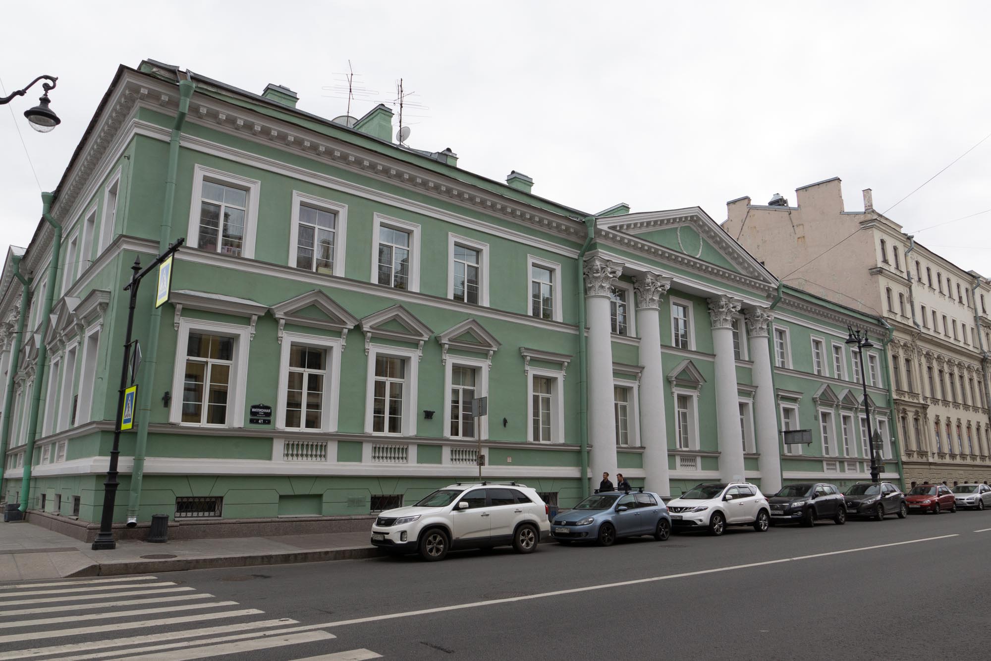 Здание Главной аптеки в Санкт-Петербурге Здание Главной аптеки в Санкт-Петербурге
