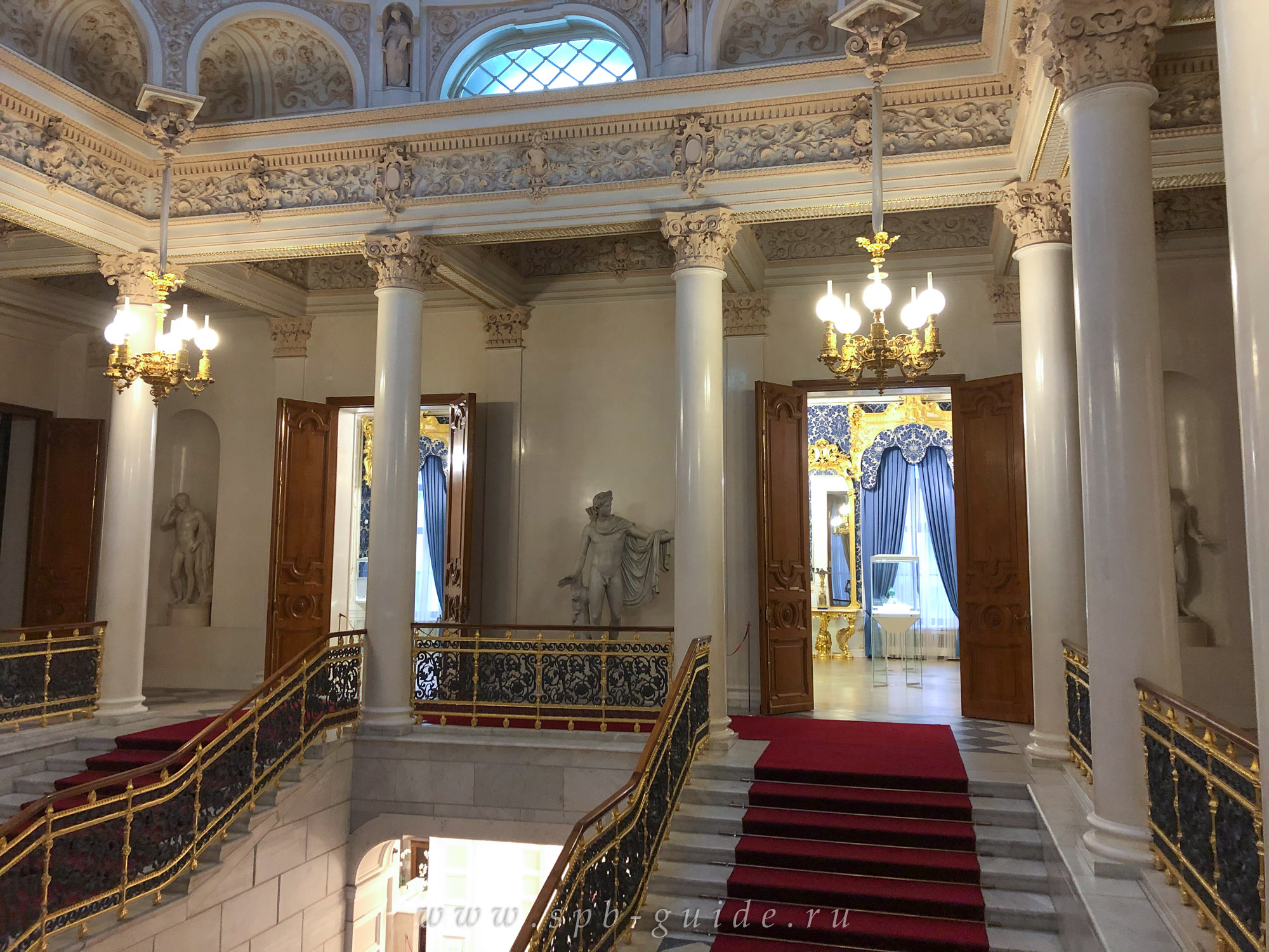 Парадная лестница