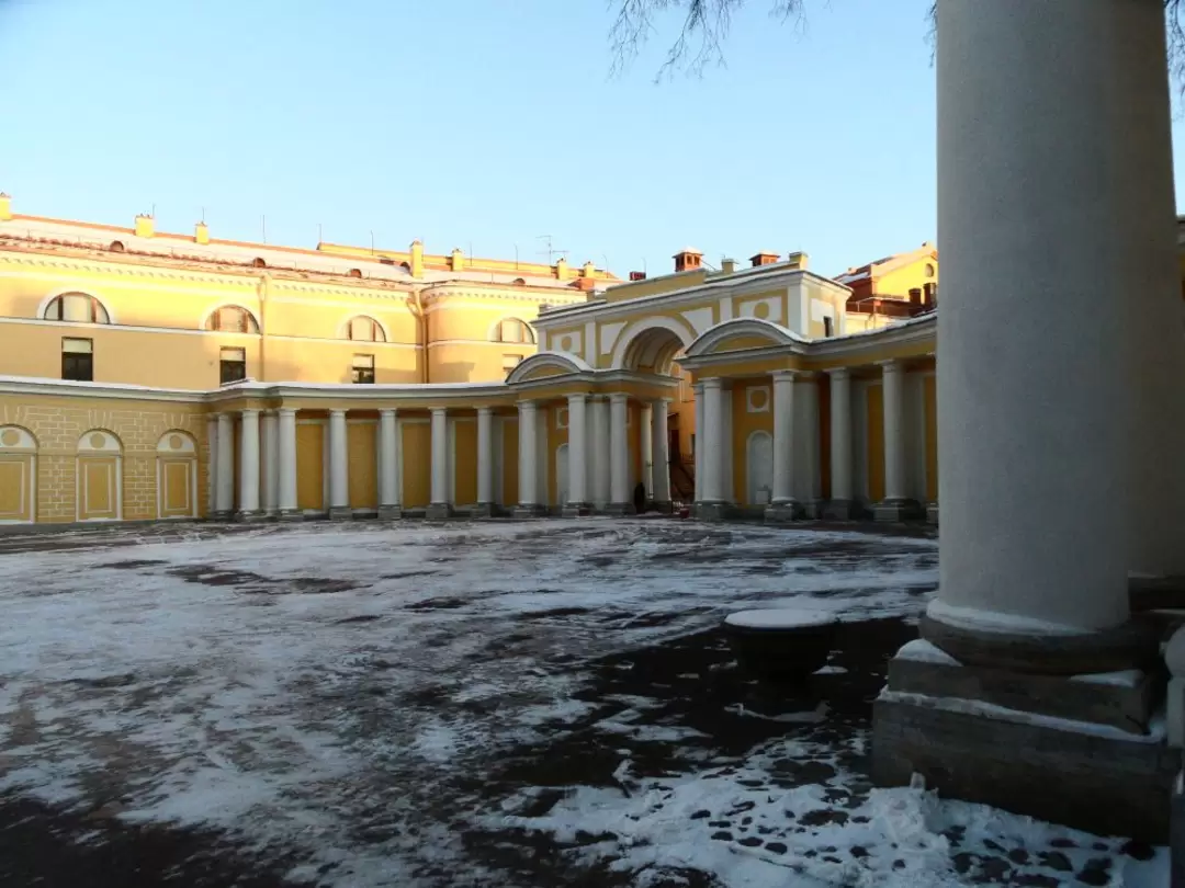 Внутренний двор Юсуповского дворца Внутренний двор Юсуповского дворца