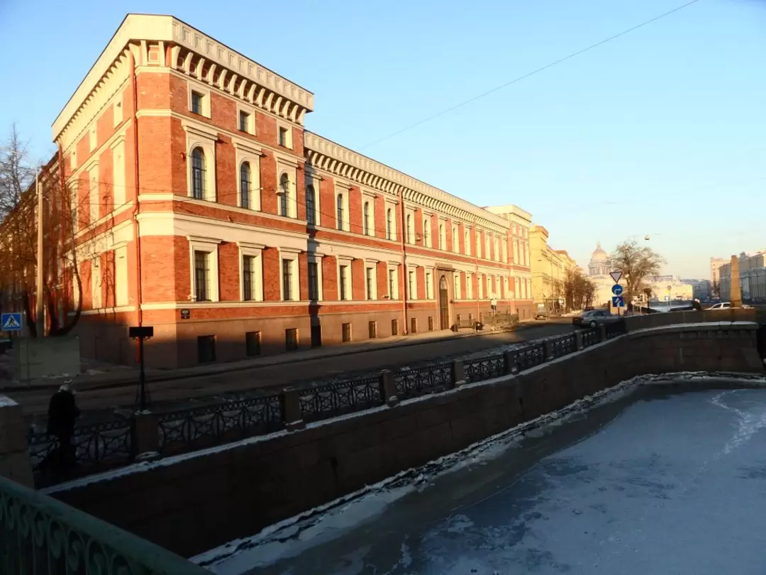 Крюковские казармы Флотского экипажа, ныне ЦВММ Крюковские казармы Флотского экипажа, ныне ЦВММ