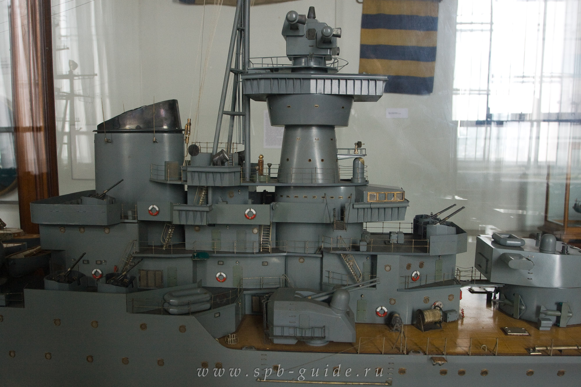 Модель лёгкого крейсера «Свердлов» в Военно-морском музее Модель лёгкого крейсера «Свердлов» в Военно-морском музее